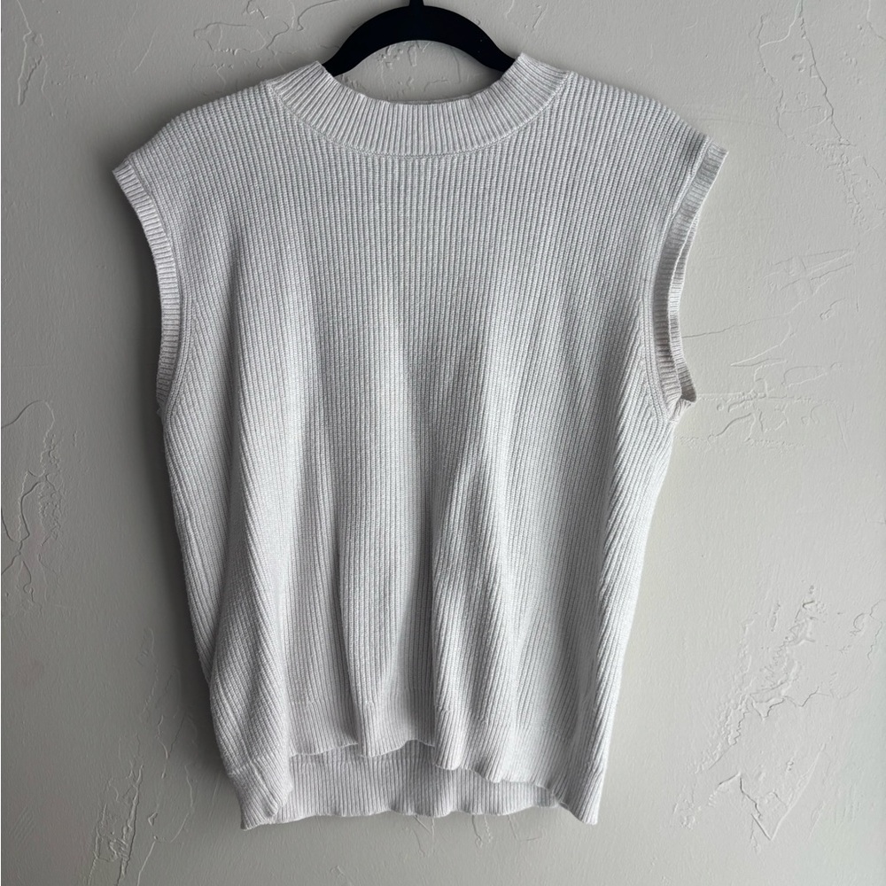 Minimalist Ribbed Knit Sleeveless Top – Size Large